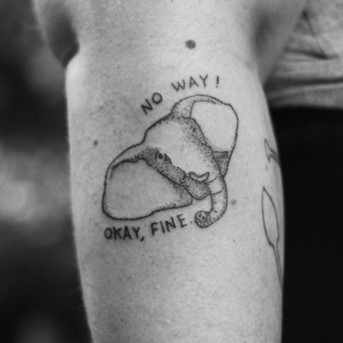 Stick und Poke Elefant Tattoo von Max Blackmore