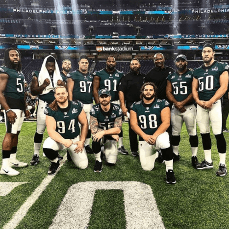 Foto přes @laflamablanca95 Nicméně, přestože to byl zásadní prvek největšího návratu v historii NFL, Long změnil strany a letos bojoval proti Patriots na Eagles. Pomohl k jejich impozantní porážce svého bývalého týmu a je jedním z prvních hráčů, kteří získali dva šampionáty Super Bowl různým týmům zády k sobě.