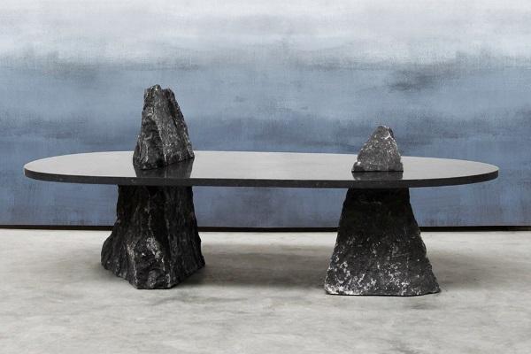 Mesa con patas de piedra
