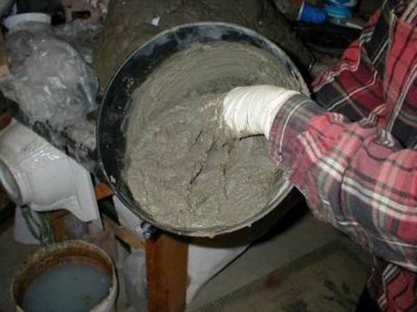 Preparación de mortero de cemento con arena.