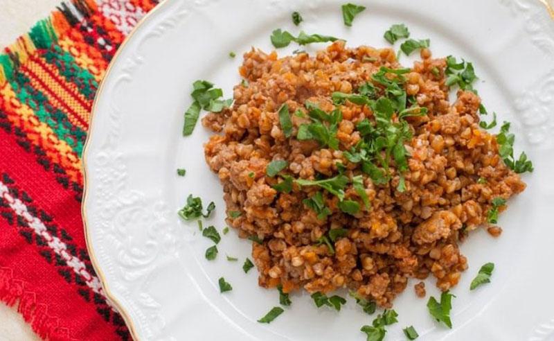 una receta rápida de trigo sarraceno a la manera de un comerciante