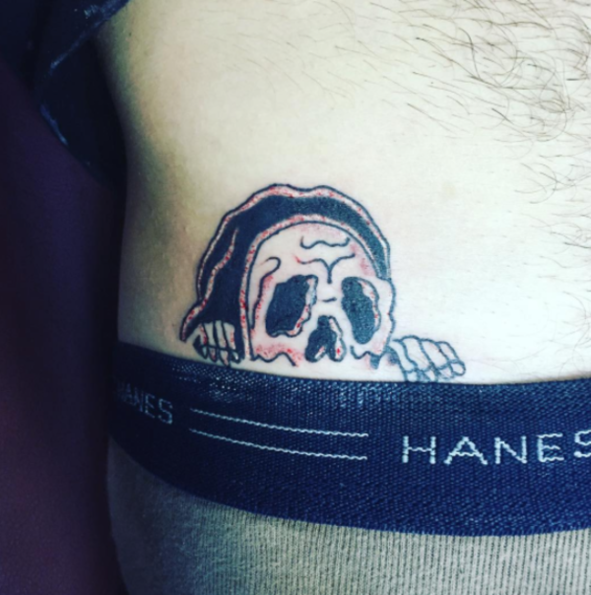 Death-Tattoo-Spähen-über-Bund
