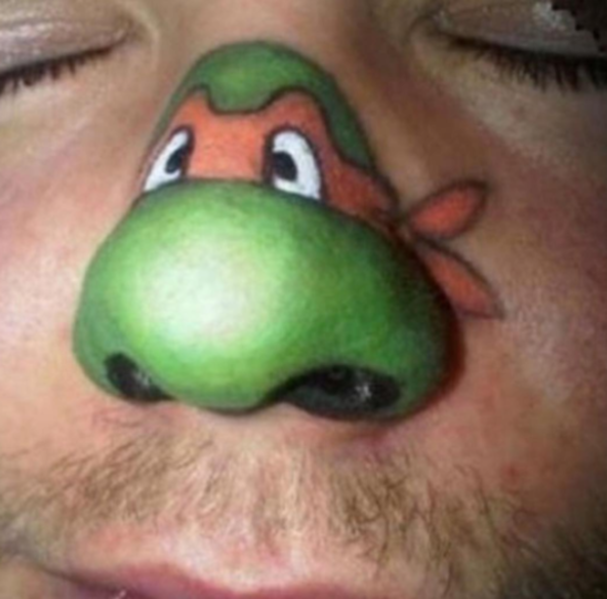 Ninja-Schildkröte-Nasen-Tattoo