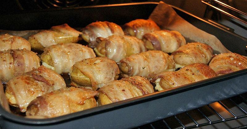 hornear papas en tocino
