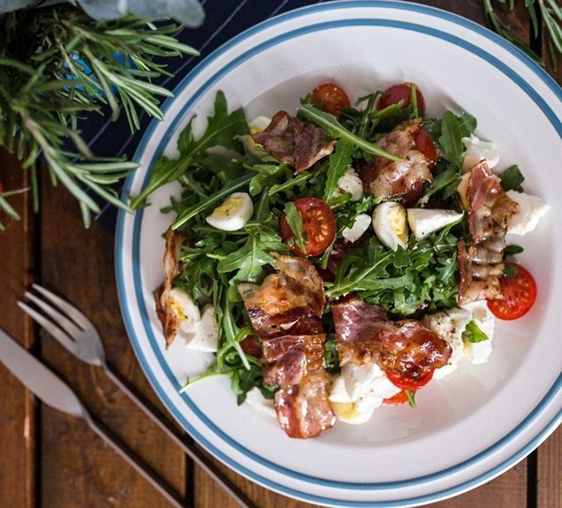 ensalada de vitaminas con tocino