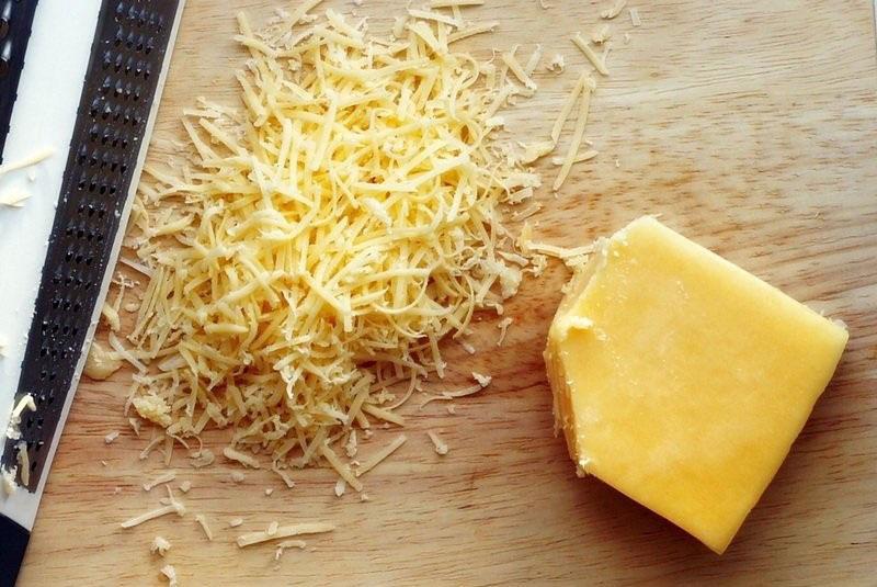 hacher le fromage à pâte dure