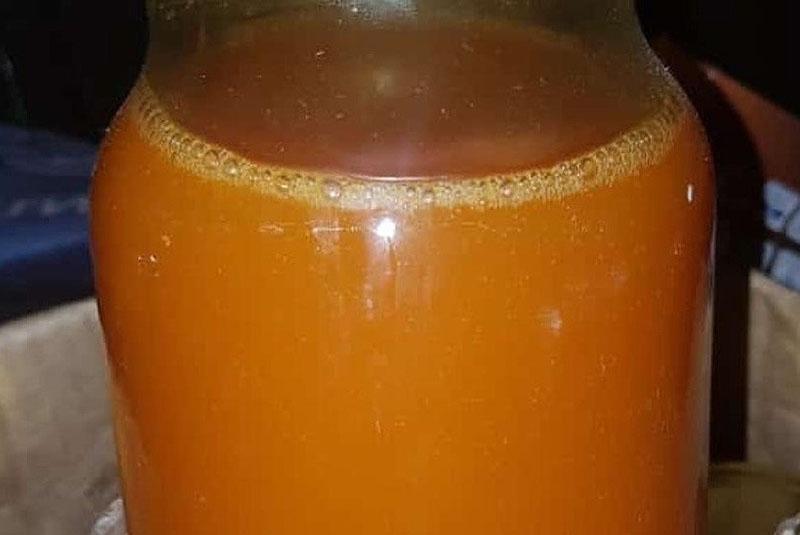 jugo de espino amarillo recién exprimido