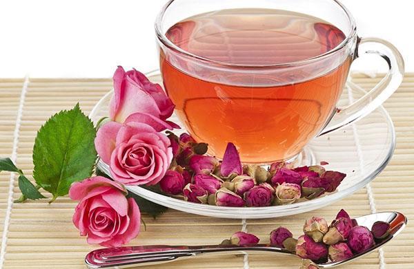 té de pétalos de rosa