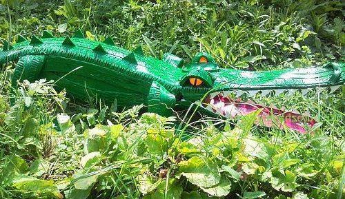 Crocodile fait de pneus