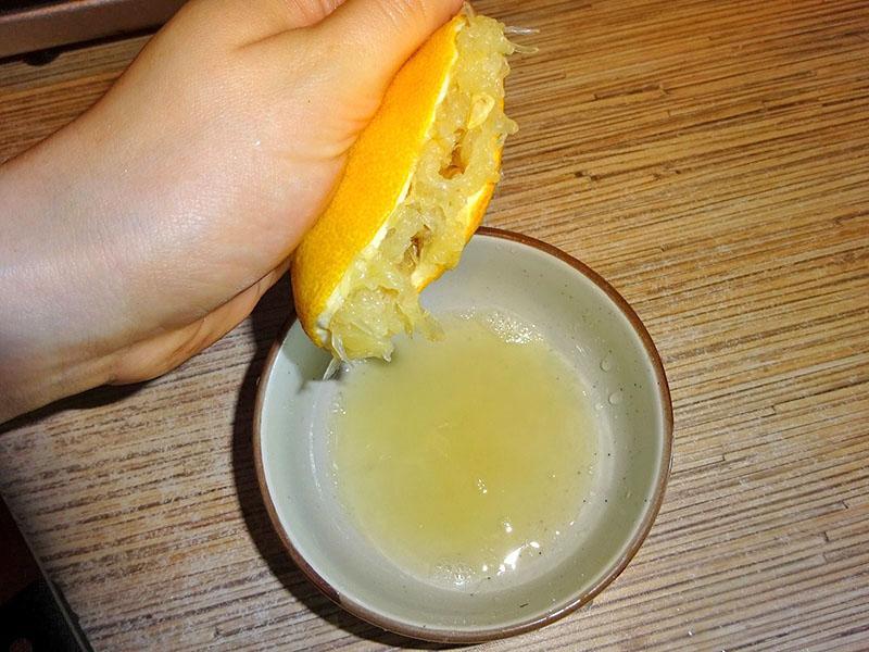 exprimir jugo de limón