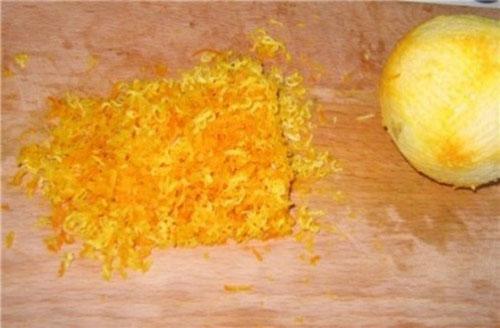rallar la ralladura de una naranja