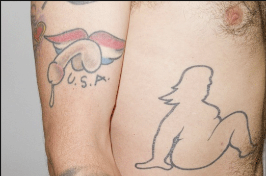 Ja, das sind beide Tattoos von Steve-O. Er hat vielen Interviewern erzählt, dass er sich hauptsächlich tätowieren lässt, um die Leute zum Lachen zu bringen. Um mehr über Steve-O und seine Tattoos zu erfahren, lesen Sie die Fragen und Antworten direkt HIER