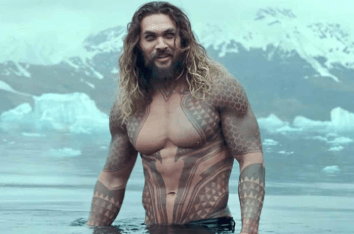 ولا يحتاج المعجبون إلى الانتظار طويلاً حتى يكسب Aquaman فيلمه الروائي الطويل ، مع تحديد موعد إطلاقه في 21 ديسمبر 2018.