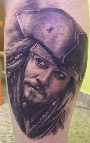 Swashbuckling Jack Sparrow je docela populární tetování.