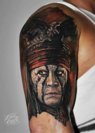 ربما تم قصف Lone Ranger لكن وشم Tonto الذي صممه Dave Paulo حقق نجاحًا كبيرًا.