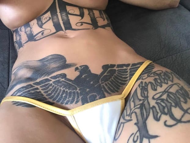 Foto via InstagramJills zeigt ihren deutschen Stolz mit dem Deutschland-Adler direkt über ihren Geschlechtsteilen.