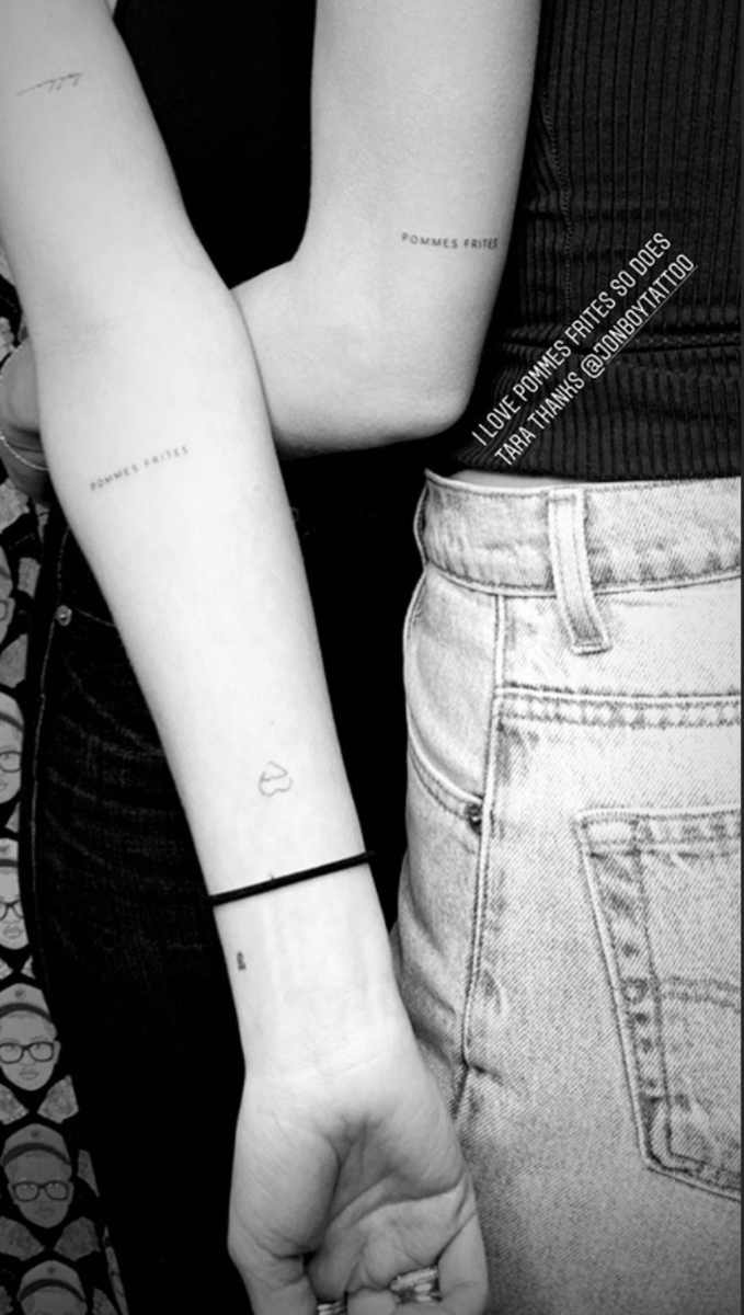 Přes Instagram Ashley Benson