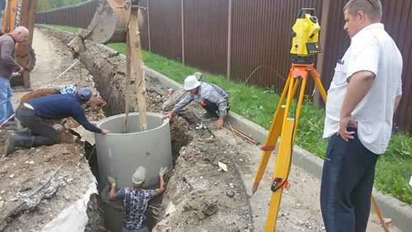 instalación de un receptor de alcantarillado