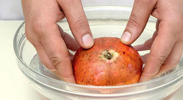 nettoyer une grenade dans l'eau