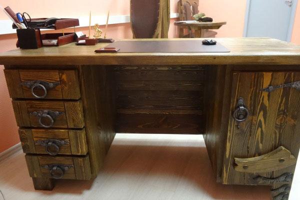 escritorio de bricolaje de madera con mesitas de noche