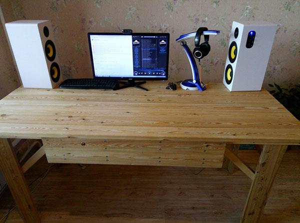 mesa de madera para computadora