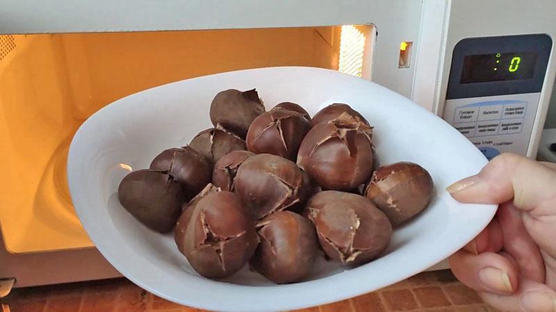 hornear castañas en el microondas