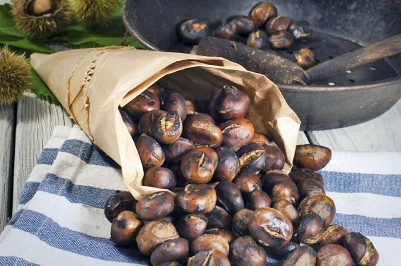 cómo cocinar castañas en una sartén
