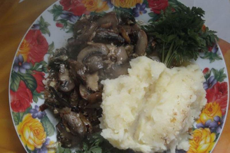 servir con puré de papas