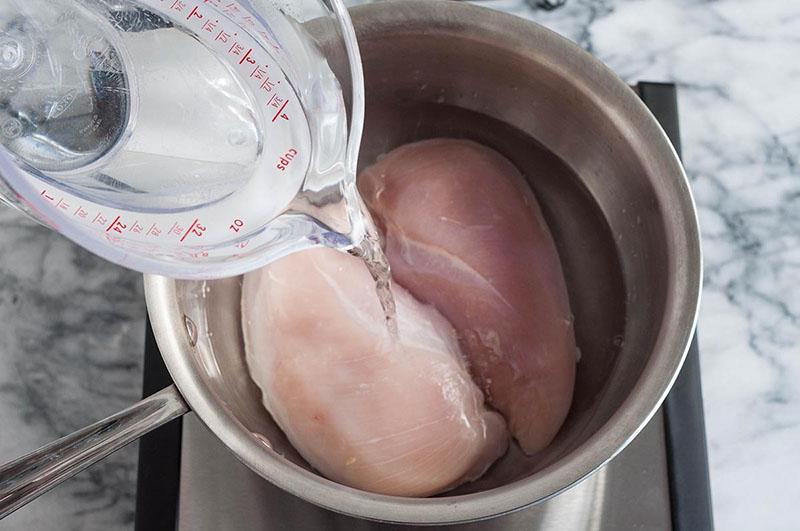 faire bouillir la viande de poulet