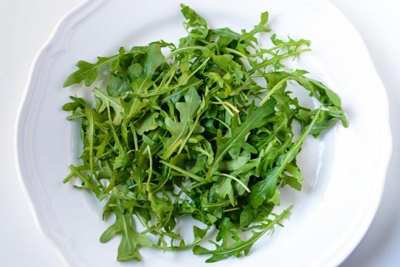 preparar ensalada de rúcula