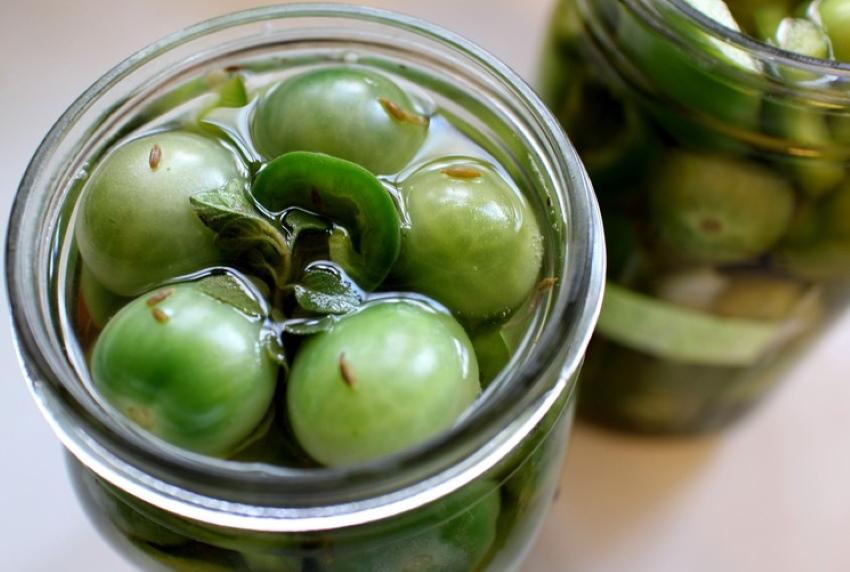 tomates verdes en escabeche