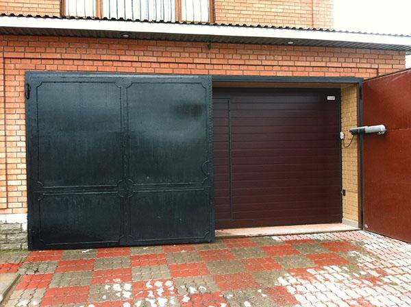 portes de garage automatiques battantes