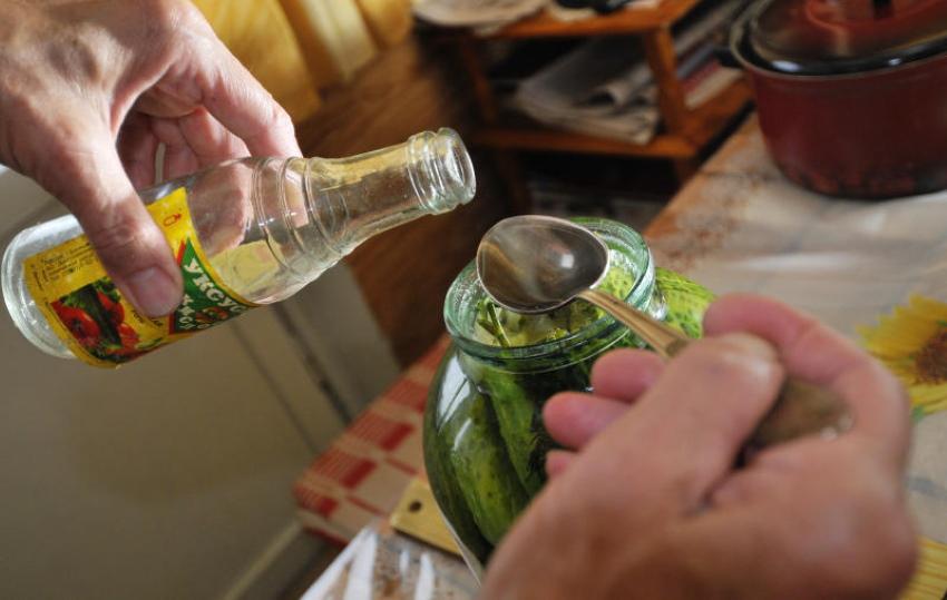 Cómo neutralizar el vinagre en los preparativos para el invierno.