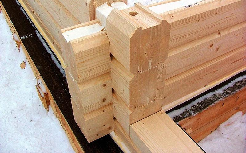 colocación cuidadosa de la madera