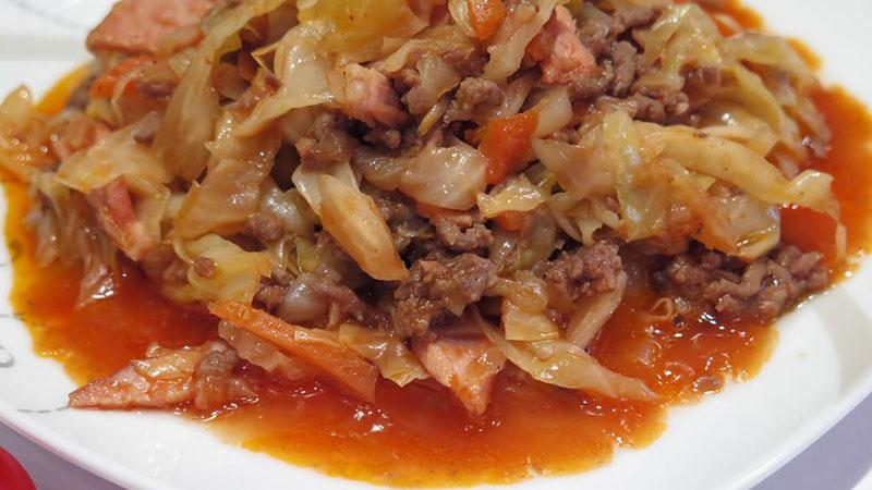 cómo guisar repollo con carne picada