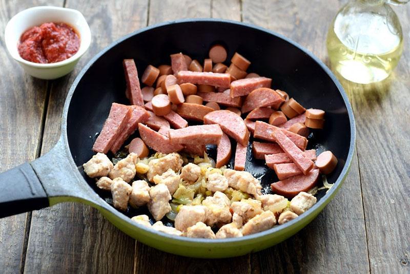 faire frire les saucisses et le poulet