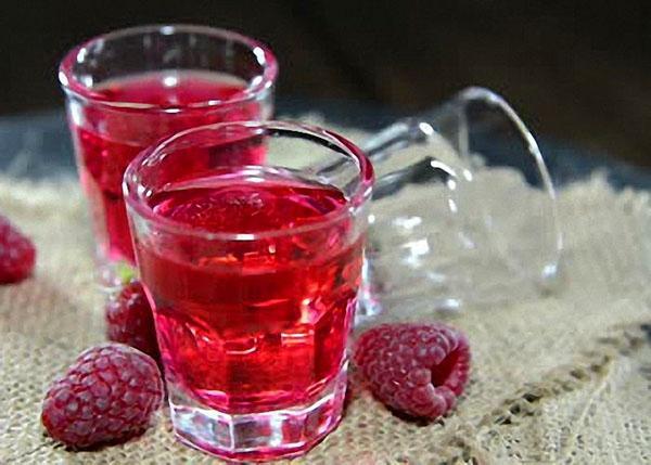 vino delicado de frambuesa