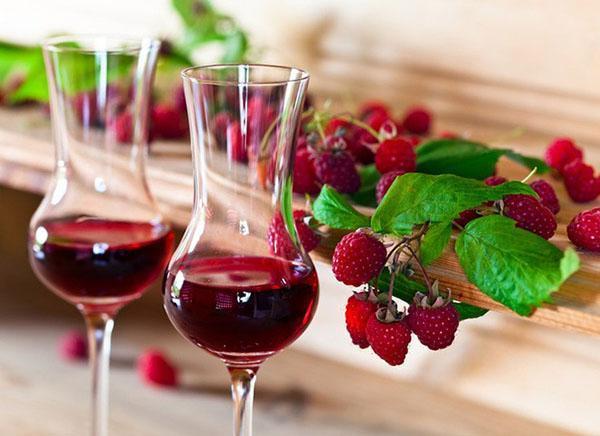 vino aromático de frambuesa