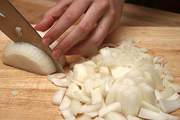 hacher l'oignon