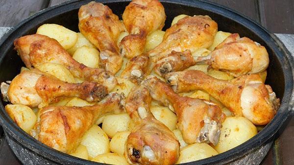 muslos de pollo con patatas