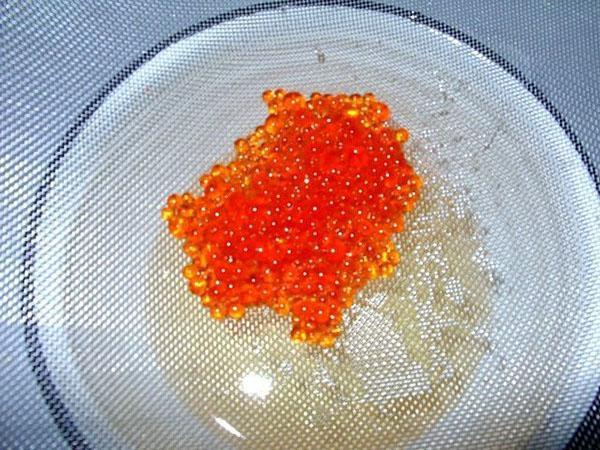 pelar la película del caviar