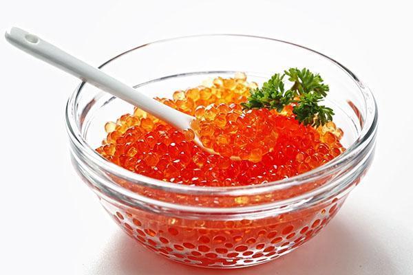 caviar de salmón salado húmedo