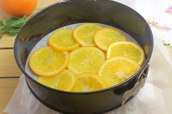 mettre des oranges au fond du moule