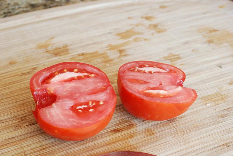 hacher les tomates