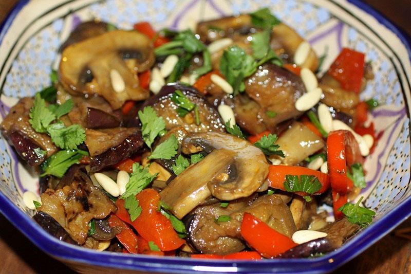 berenjena con zanahorias y champiñones