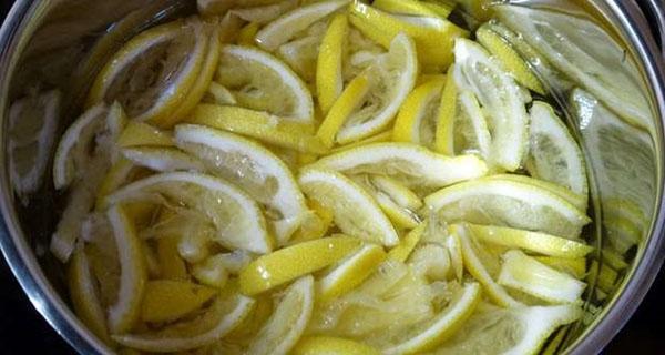 hervir cáscaras de limón