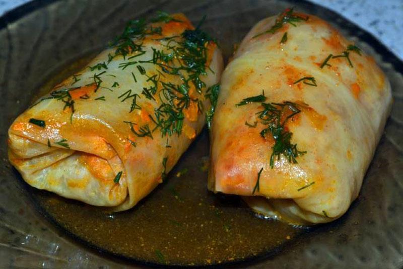 cómo cocinar rollos de repollo rellenos en una olla de cocción lenta