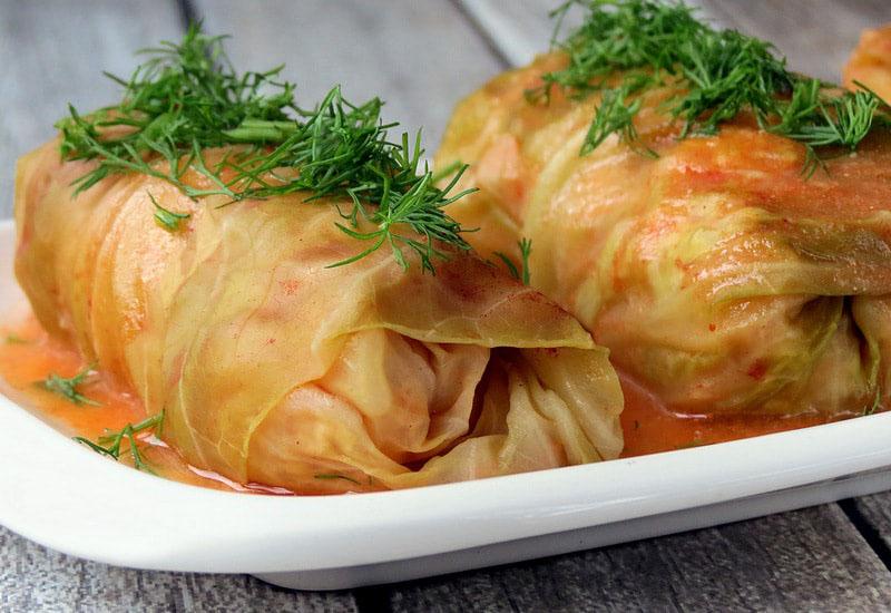 cómo cocinar rollos de repollo rellenos en el microondas