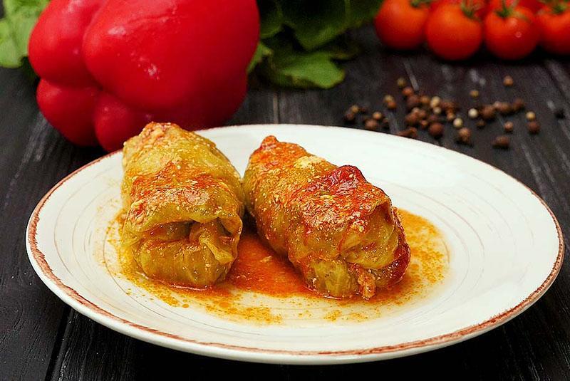 Cómo cocinar rollos de repollo rellenos en el horno.