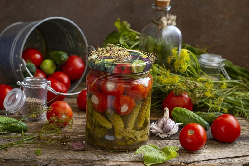 verduras pequeñas marinadas